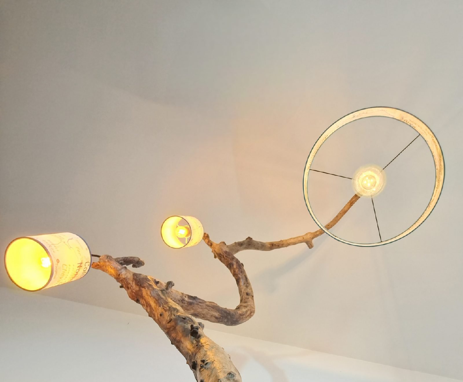 Grande suspension en bois de la collection Cime